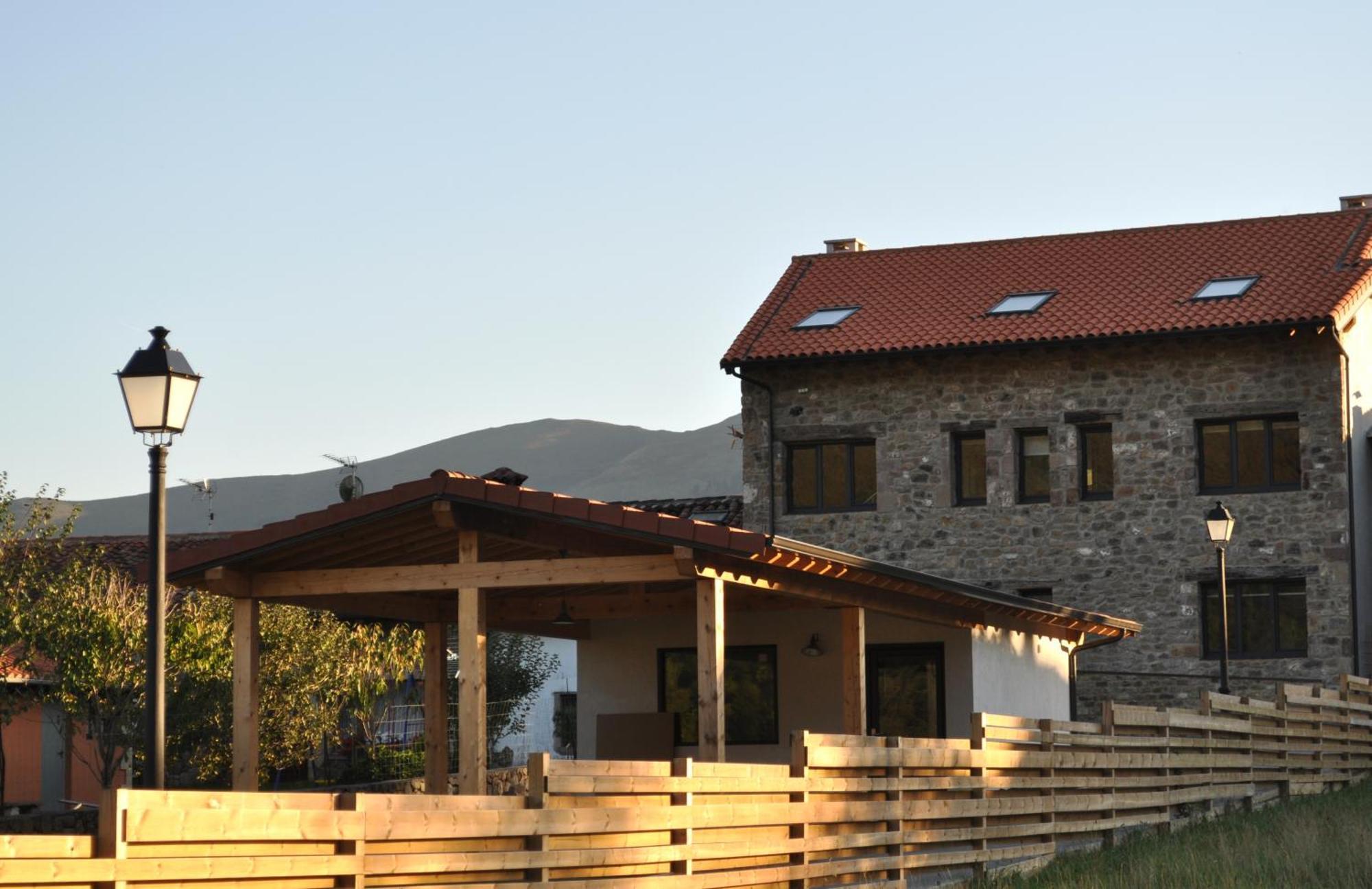 Apartamentos Cuatro Aguas Ucieda Exterior photo